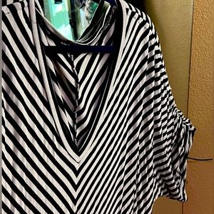 Deep V Neck super comfy black and white dress top